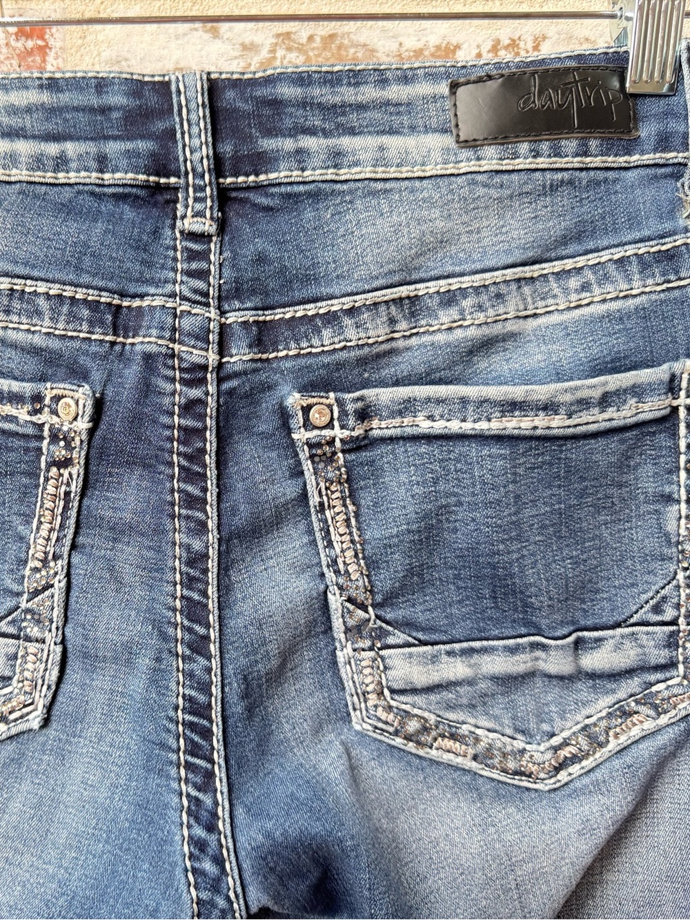 🏷️ Daytrip Virgo Bootcut Embellished Jeans - Size 28R (Y2K 2016)